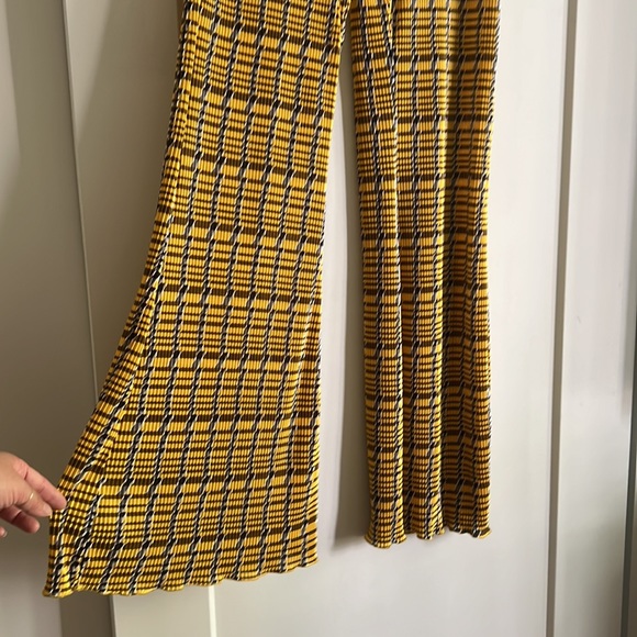Pleated Yellow Plaid Flare Pants (2018) - Picture 3 of 5